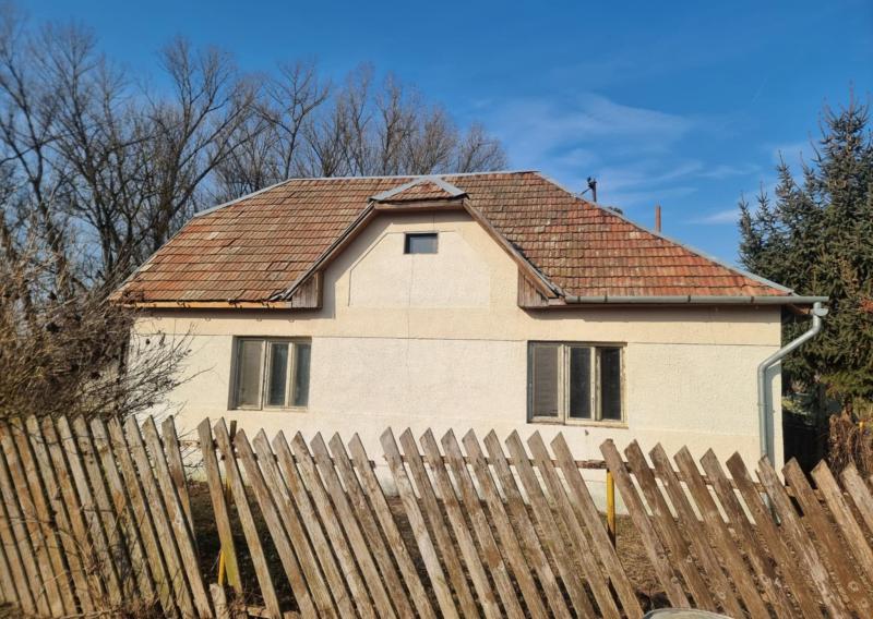 F002-012KRTA 5-izbový rodinný dom Ipeľské Predmostie