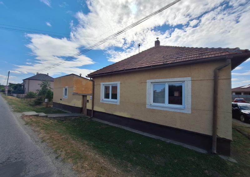 Rodiný dom s pozemkom 436 m², Šurany, Nové Zámky