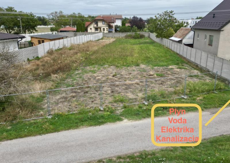 ATRAKTÍVNY STAVEBNÝ POZEMOK 1 439 m² V OBCI HORNÉ JANÍKY