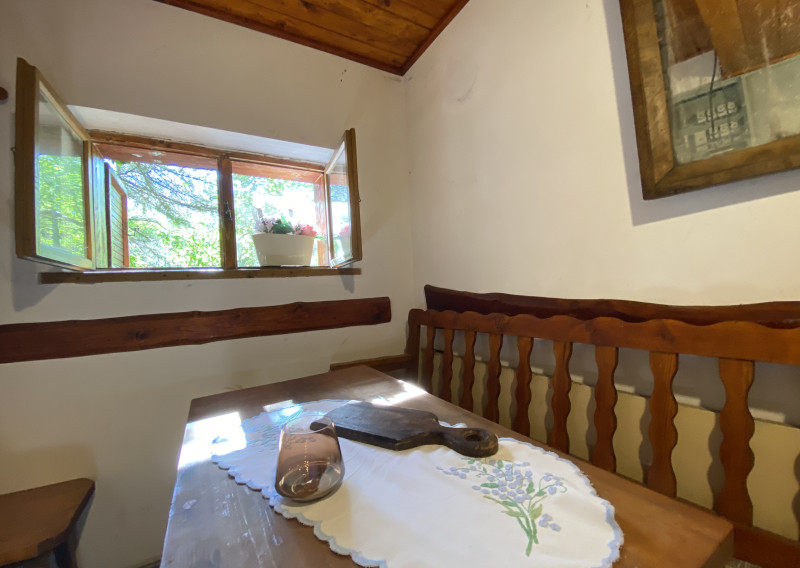 Romantická chata pri vodnej nádrži Dubník pre vaše zážitky .