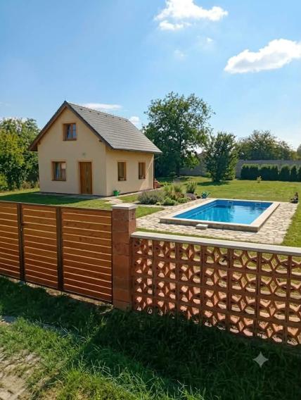 Predám stavebný pozemok v obci Poľný Kesov