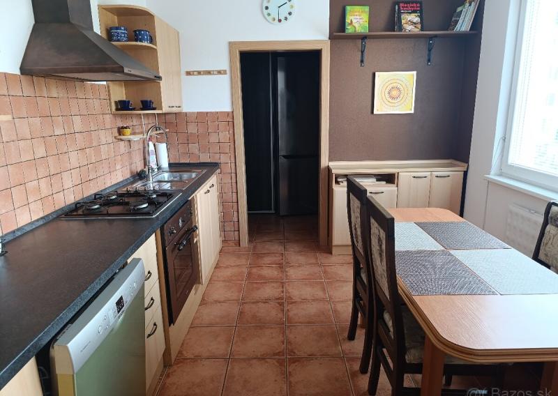 Prenájom - zariadený, 3 izbový byt, Nitra - Chrenová